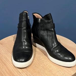 L. Paolo, Black Leather platform gym shoes